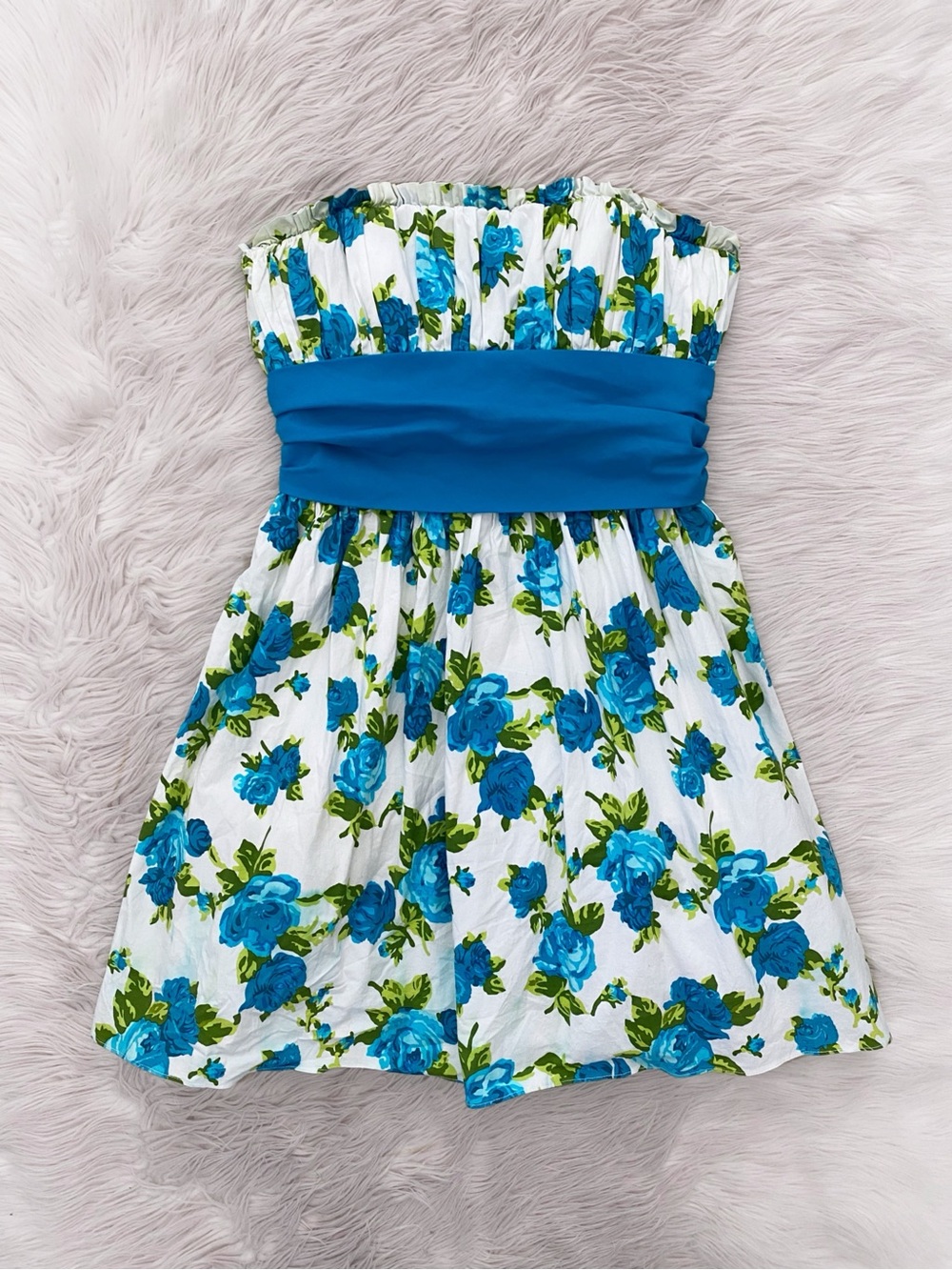 Betsey Johnson Y2K White Blue Floral Strapless Fit and Flare Mini Dress 2010s
